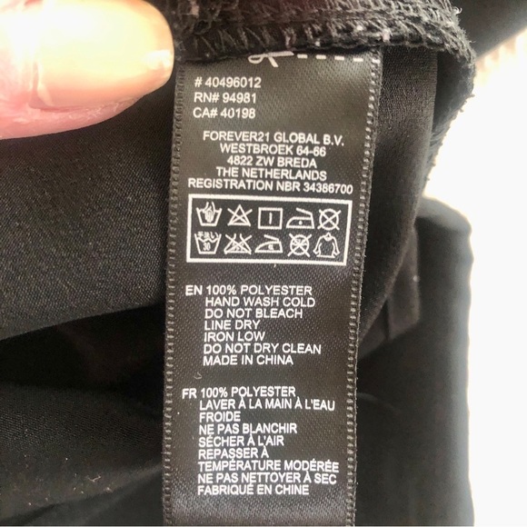 Forever 21 Top Black Bold Zip Back Blouse Short Sleeves size Large - Picture 12 of 13